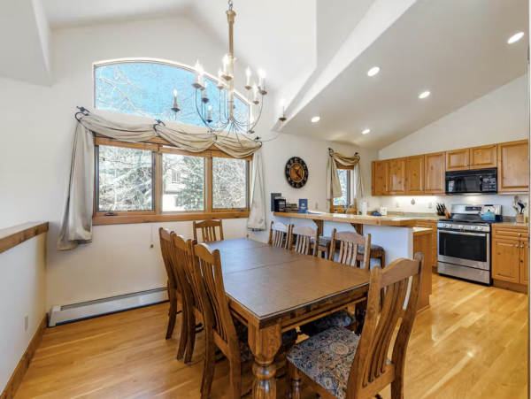 Arrowhead Three-Story Home with Free WIFI & Private Hot Tub