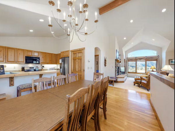 Arrowhead Three-Story Home with Free WIFI & Private Hot Tub