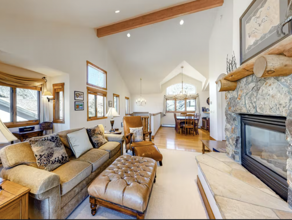 Arrowhead Three-Story Home with Free WIFI & Private Hot Tub
