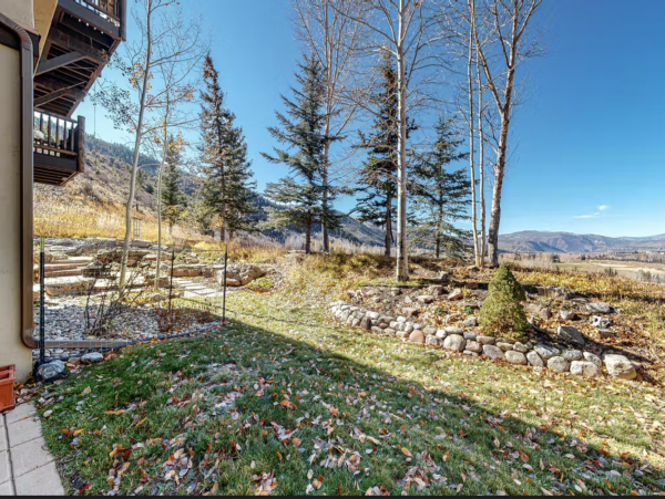 Arrowhead Three-Story Home with Free WIFI & Private Hot Tub