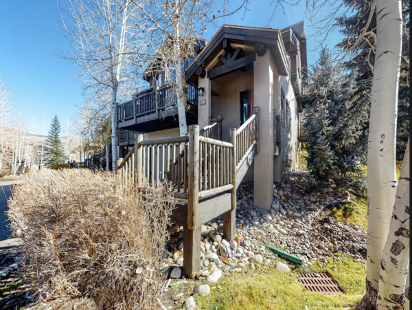 Arrowhead Three-Story Home with Free WIFI & Private Hot Tub