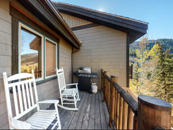 Arrowhead Three-Story Home with Free WIFI & Private Hot Tub
