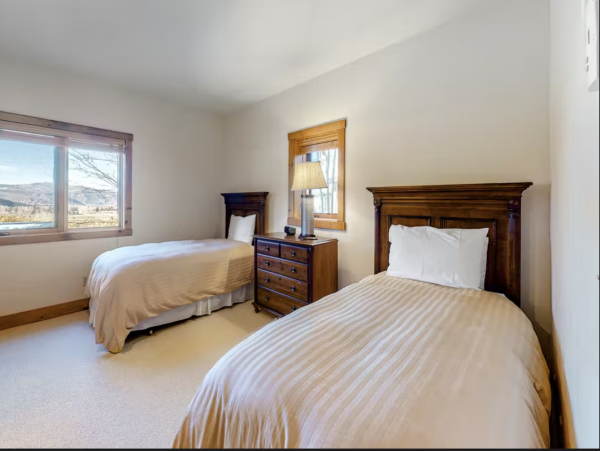 Arrowhead Three-Story Home with Free WIFI & Private Hot Tub