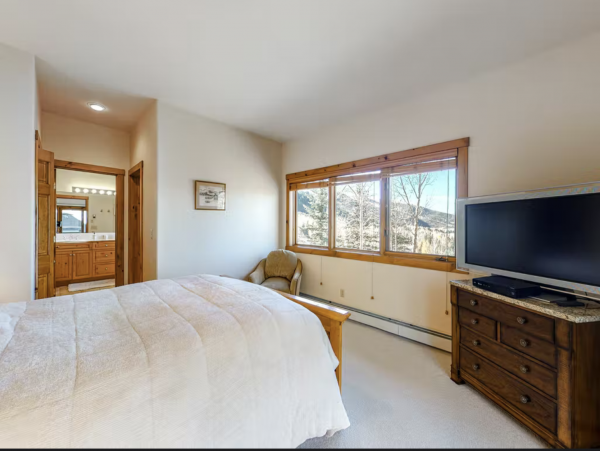 Arrowhead Three-Story Home with Free WIFI & Private Hot Tub
