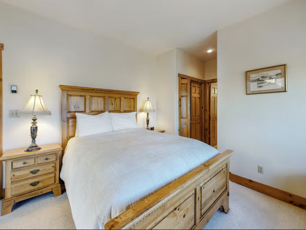 Arrowhead Three-Story Home with Free WIFI & Private Hot Tub