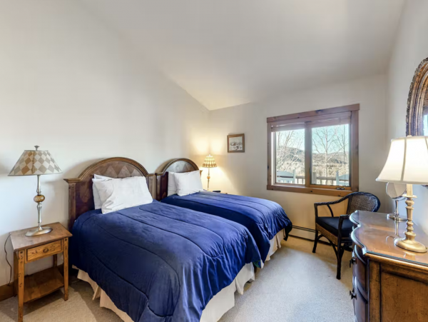 Arrowhead Three-Story Home with Free WIFI & Private Hot Tub