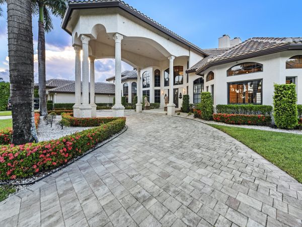 Luxury Hollywood FL 7 Bedroom Villa with Private Pool & Spa