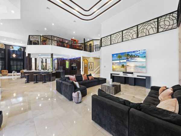 Luxury Hollywood FL 7 Bedroom Villa with Private Pool & Spa