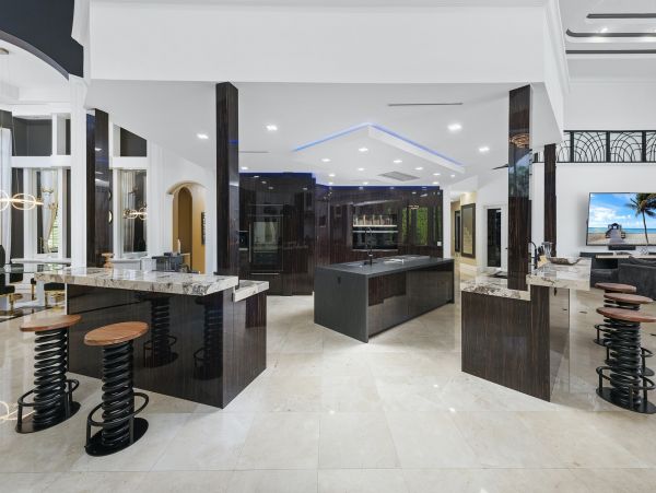 Luxury Hollywood FL 7 Bedroom Villa with Private Pool & Spa