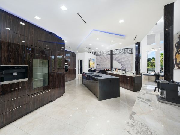 Luxury Hollywood FL 7 Bedroom Villa with Private Pool & Spa