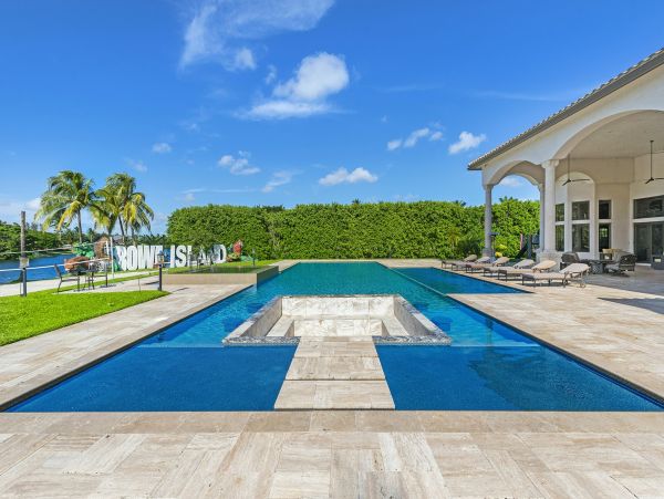 Luxury Hollywood FL 7 Bedroom Villa with Private Pool & Spa