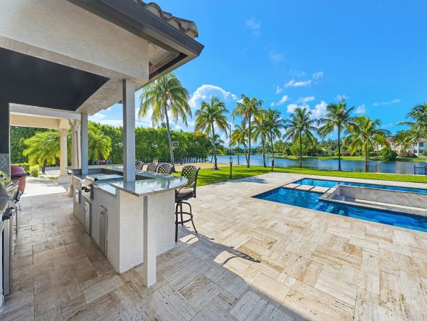 Luxury Hollywood FL 7 Bedroom Villa with Private Pool & Spa