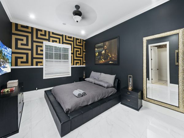 Luxury Hollywood FL 7 Bedroom Villa with Private Pool & Spa