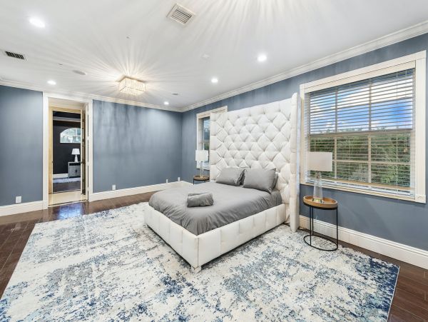 Luxury Hollywood FL 7 Bedroom Villa with Private Pool & Spa