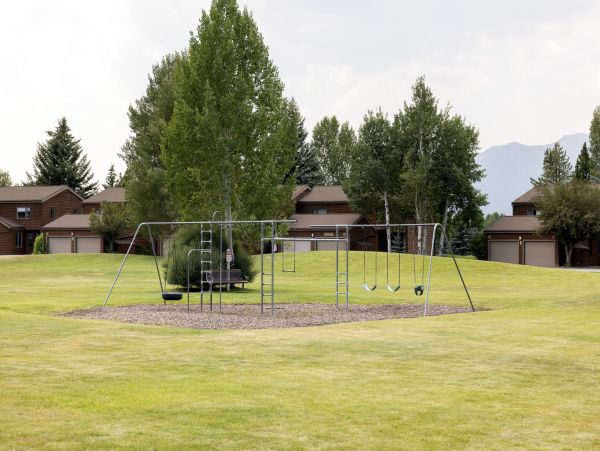 Jackson Two Bedroom Refined Mountain Retreat