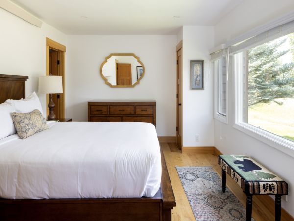Jackson Two Bedroom Refined Mountain Retreat