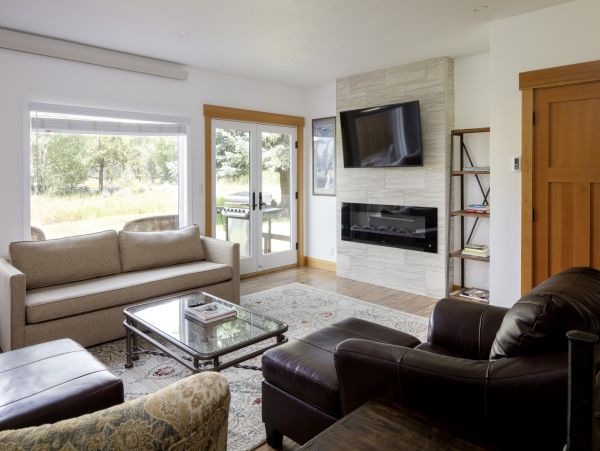 Jackson Two Bedroom Refined Mountain Retreat