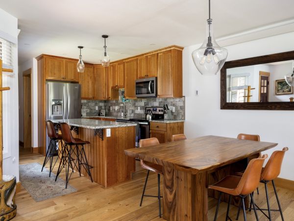 Jackson Two Bedroom Refined Mountain Retreat