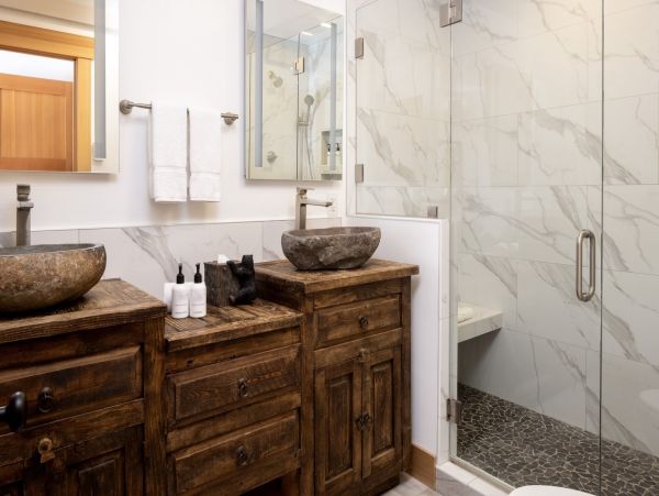 Jackson Two Bedroom Refined Mountain Retreat