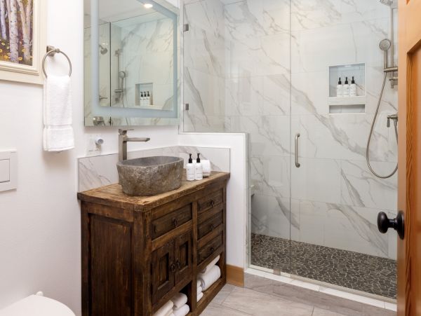 Jackson Two Bedroom Refined Mountain Retreat