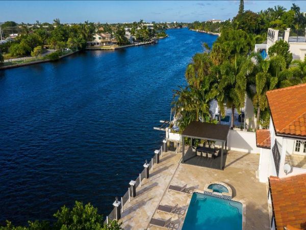 Fort Lauderdale Vacation Mansion Six Bedroom with Pool