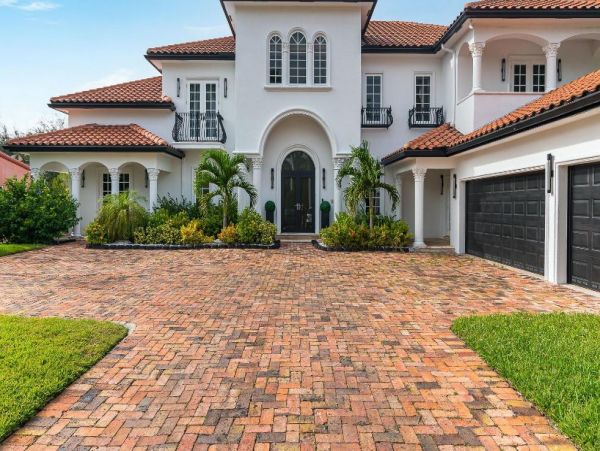 Fort Lauderdale Vacation Mansion Six Bedroom with Pool