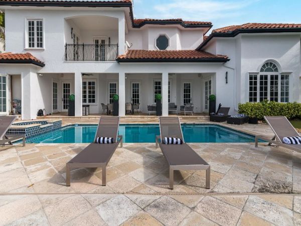 Fort Lauderdale Vacation Mansion Six Bedroom with Pool