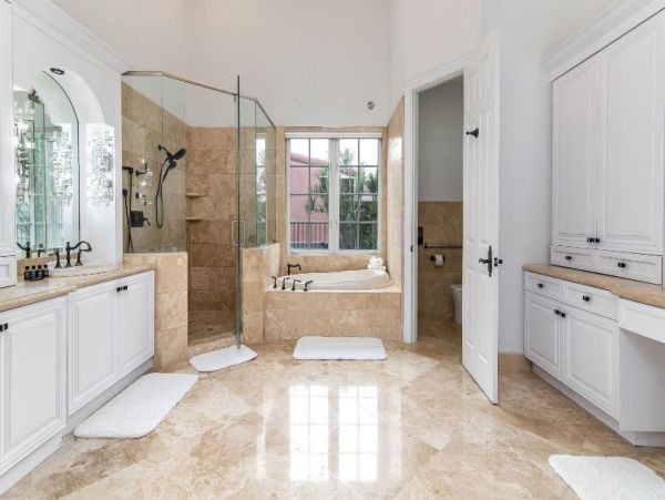 Fort Lauderdale Vacation Mansion Six Bedroom with Pool