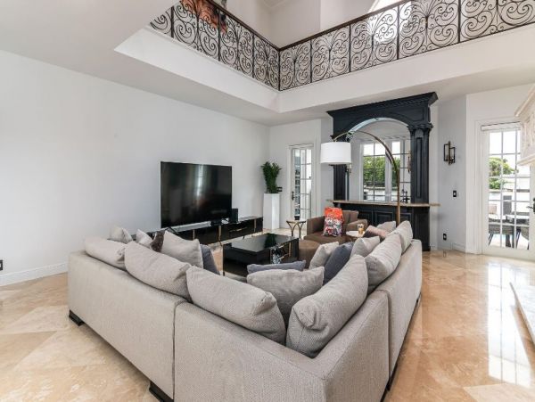 Fort Lauderdale Vacation Mansion Six Bedroom with Pool