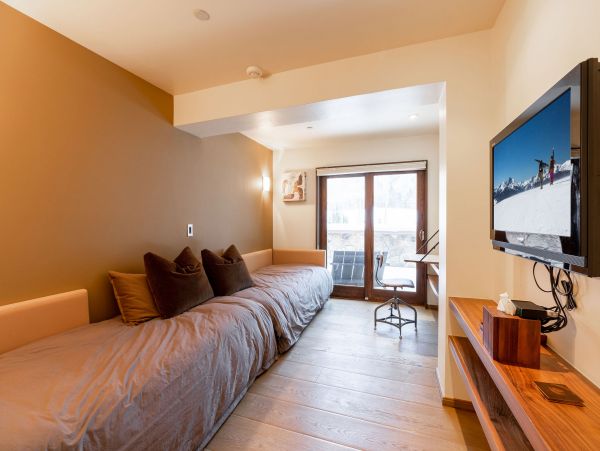 SKi in Ski Out Golden Peak Townhome