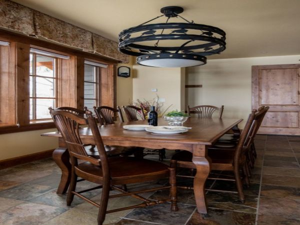 SKI-IN/SKI-OUT JACKSON HOLE CONDO SLEEPS 8