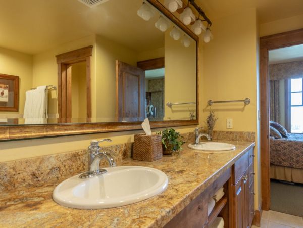 SKI-IN/SKI-OUT JACKSON HOLE CONDO SLEEPS 8