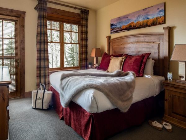 SKI-IN/SKI-OUT JACKSON HOLE CONDO SLEEPS 8