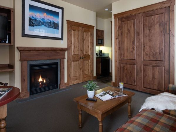 SKI-IN/SKI-OUT JACKSON HOLE CONDO SLEEPS 8
