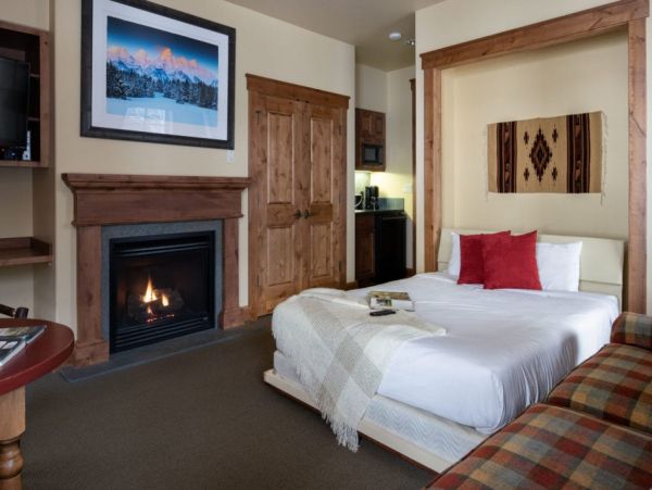 SKI-IN/SKI-OUT JACKSON HOLE CONDO SLEEPS 8