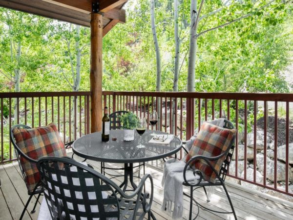 SKI-IN/SKI-OUT JACKSON HOLE CONDO SLEEPS 8