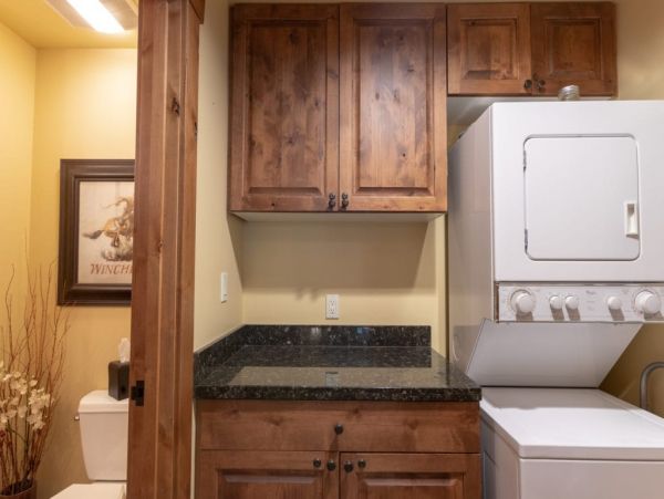 SKI-IN/SKI-OUT JACKSON HOLE CONDO SLEEPS 8