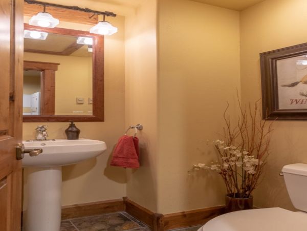 SKI-IN/SKI-OUT JACKSON HOLE CONDO SLEEPS 8