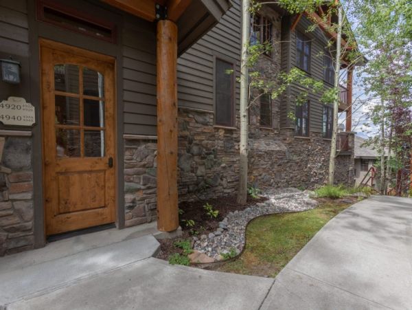 SKI-IN/SKI-OUT JACKSON HOLE CONDO SLEEPS 8