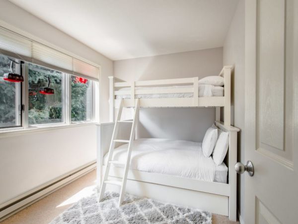 Mountainside Lovely Two Bedroom Vacation Rental