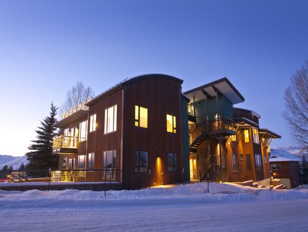 Elegant & Modern Three Bedroom Vacation Rental
