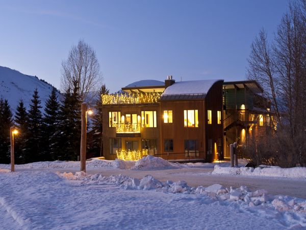 Elegant & Modern Three Bedroom Vacation Rental