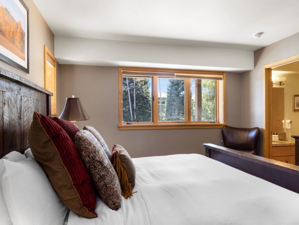 Jackson Hole Four Bedroom Ski Vacation Rental | Teton Village Luxury Condo