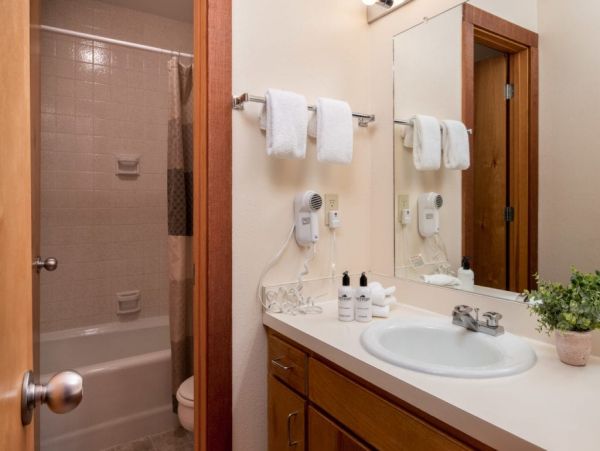 Teton Village Vacation Condo Sleeps 6 Guests