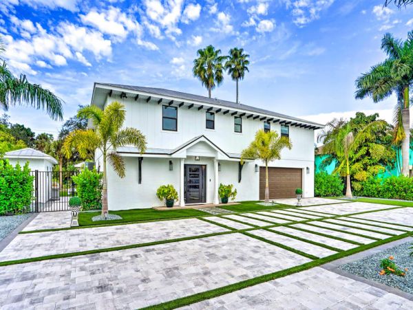 Bonita Springs Waterfront Home Great Yard & Private Pool