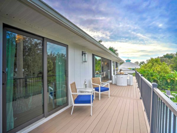 Bonita Springs Waterfront Home Great Yard & Private Pool