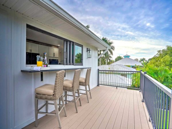 Bonita Springs Waterfront Home Great Yard & Private Pool
