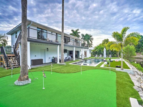 Bonita Springs Waterfront Home Great Yard & Private Pool