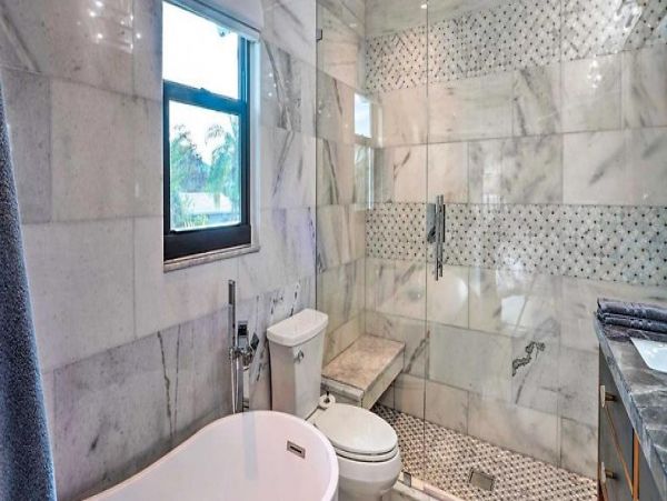 Bonita Springs Waterfront Home Great Yard & Private Pool