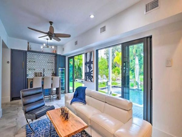 Bonita Springs Waterfront Home Great Yard & Private Pool